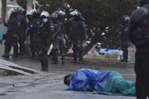 Enfrentamiento entre policías y cocaleros en La Paz