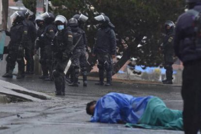 Enfrentamiento entre policías y cocaleros en La Paz