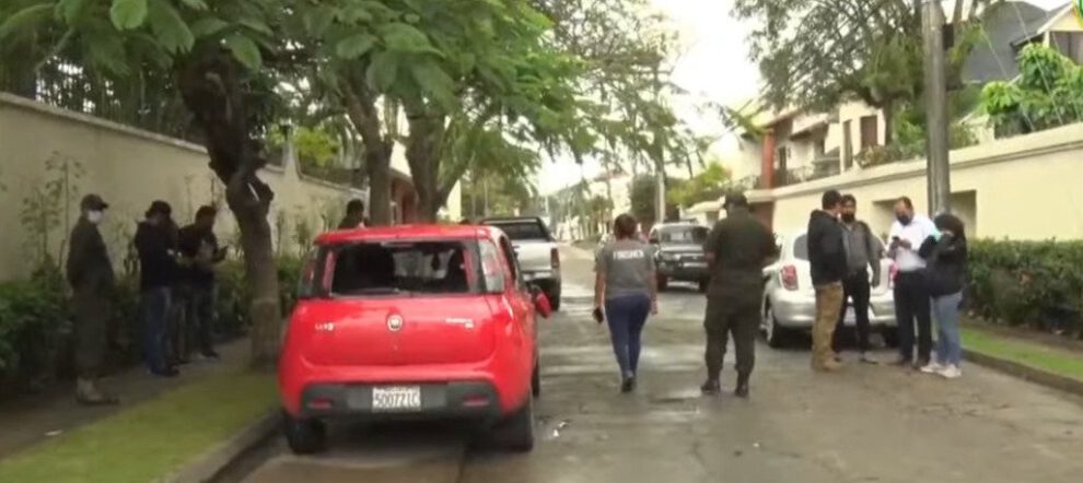 Grupos de choque en Santa Cruz