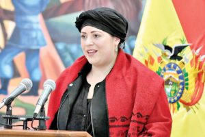 La ministra de la Presidencia, María Nela Prada, defiende a Jhonny Fernández
