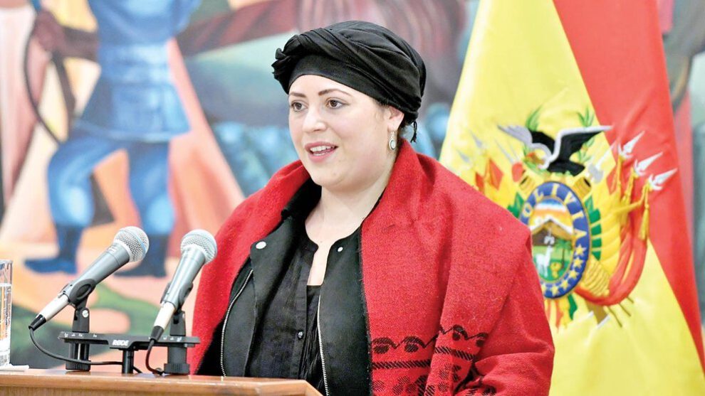 La ministra de la Presidencia, María Nela Prada, defiende a Jhonny Fernández
