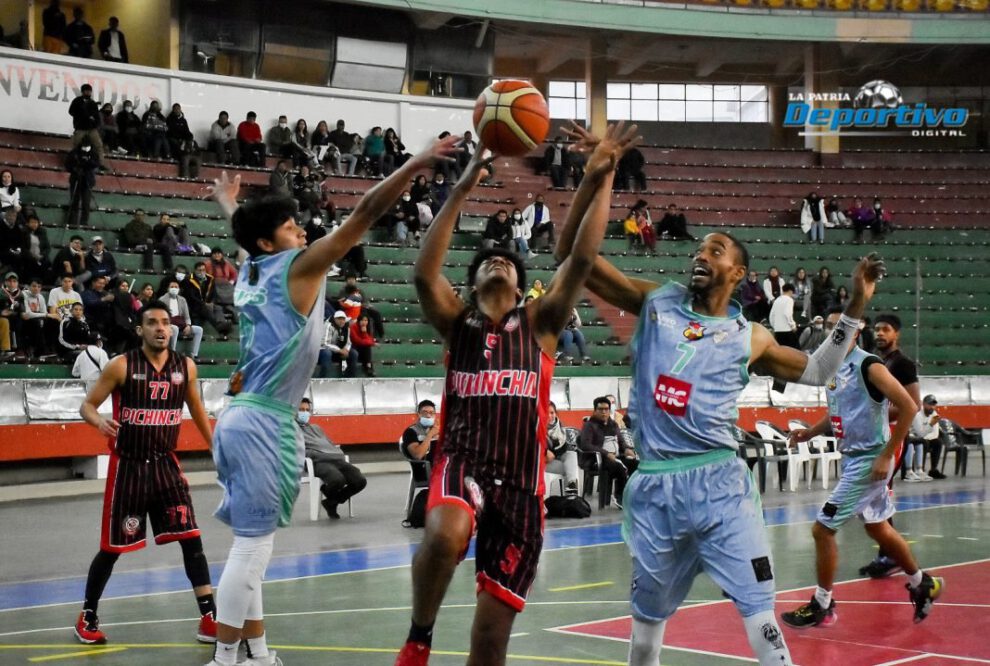 Pichincha ante San Simón en los playoffs de la Libobásquet