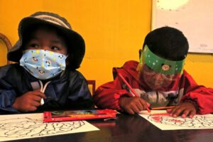 Brotes de Covid-19 en colegios y medidas de bioseguridad