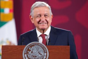 Contratación de médicos cubanos en México