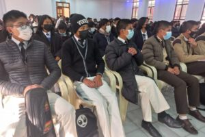 Estudiantes de secundaria se reúnen para escoger nuevo comité estudiantil