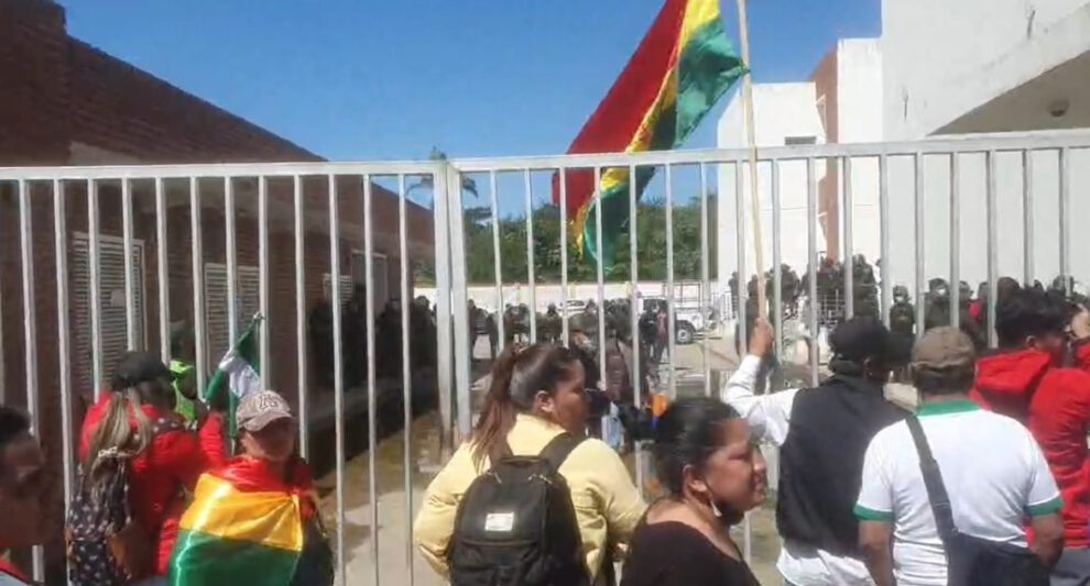 Carlos A.A. aprehendido en posesión de explosivos durante el paro de 48 horas en Santa Cruz