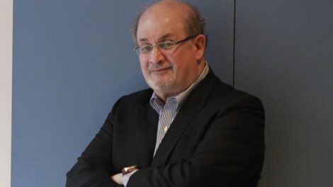 Salman Rushdie atacado con un cuchillo durante presentación en Nueva York