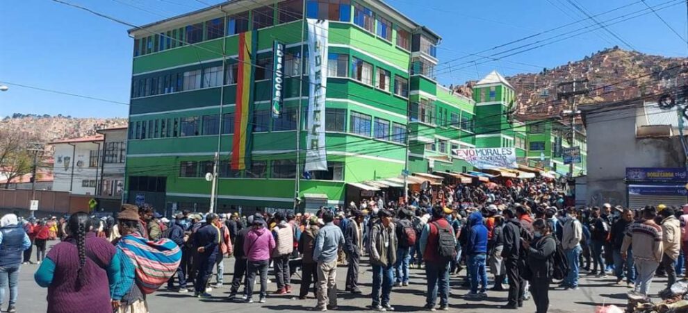 Cocaleros de Adepcoca exigen el cierre del mercado paralelo en La Paz