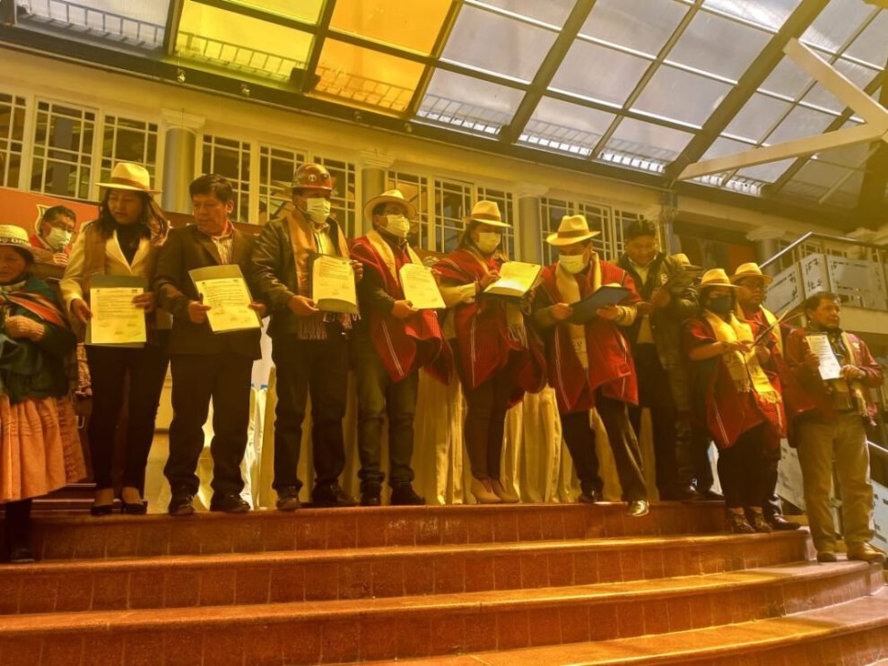 Gobernación y FPS firman convenio para ejecución de proyectos en Oruro