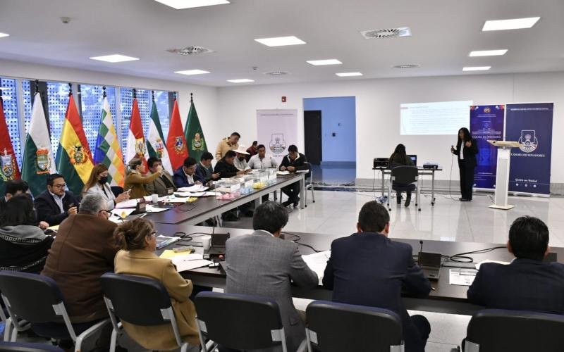 Diez postulantes logran ingresar a la lista final para Contralor General del Estado