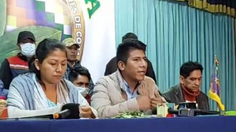 Arnold Alanes durante una conferencia para anunciar su pliego petitorio