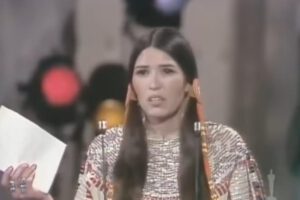 Academia de Hollywood se disculpa con actriz indígena Sacheen Littlefeather