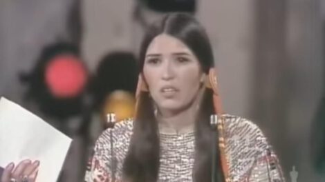 Academia de Hollywood se disculpa con actriz indígena Sacheen Littlefeather