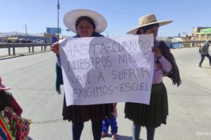 Bloqueos en Oruro por vecinos pidiendo reunión con el Alcalde