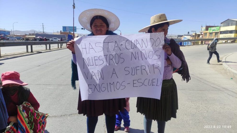 Bloqueos en Oruro por vecinos pidiendo reunión con el Alcalde