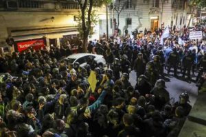 Tensión en manifestaciones frente a la casa de Cristina Fernández de Kirchner