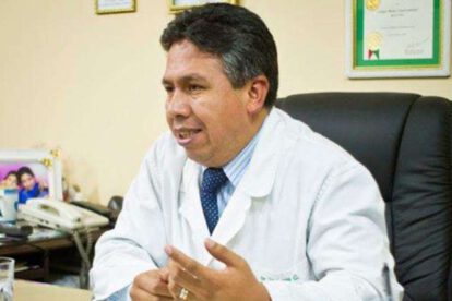 Luis Larrea denuncia presión a médicos para asistir a marcha