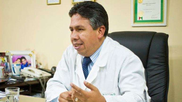 Luis Larrea denuncia presión a médicos para asistir a marcha