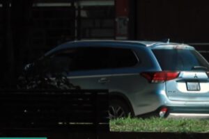 Exjefe policial implicado en tráfico de auto robado