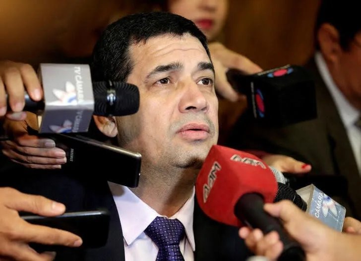 Vicepresidente de Paraguay Hugo Velazquez hablando con la prensa en Asuncion