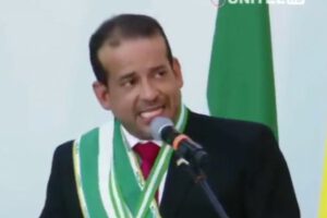 Luis Fernando Camacho investigado por compra de carro bombero