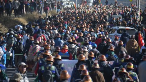 Marcha del sector minero en respaldo al Gobierno
