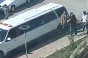 Abogado Jhasmani Torrico llegando a su audiencia en limusina