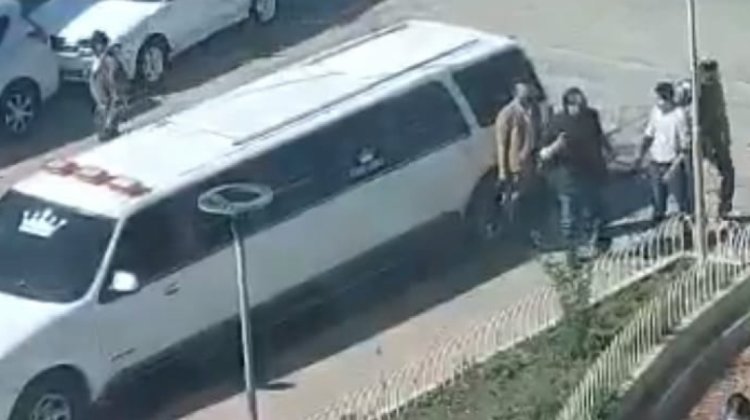 Abogado Jhasmani Torrico llegando a su audiencia en limusina