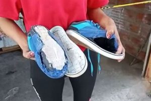 Bullying en colegios: El escolar mostró como le dejaron sus zapatillas sus compañeros