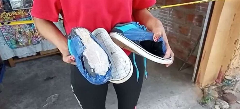Bullying en colegios: El escolar mostró como le dejaron sus zapatillas sus compañeros