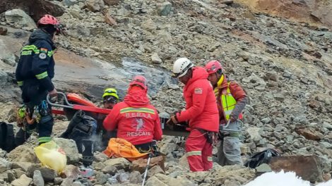 Sobreviviente del Illimani con salud estable tras rescate