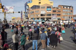 Bloqueo de las mil esquinas ante la indiferencia del Gobierno sobre el conflicto cocalero