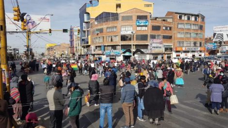 Bloqueo de las mil esquinas ante la indiferencia del Gobierno sobre el conflicto cocalero