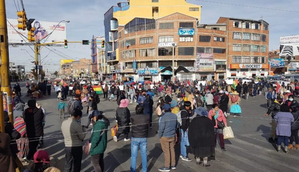 Bloqueo de las mil esquinas ante la indiferencia del Gobierno sobre el conflicto cocalero