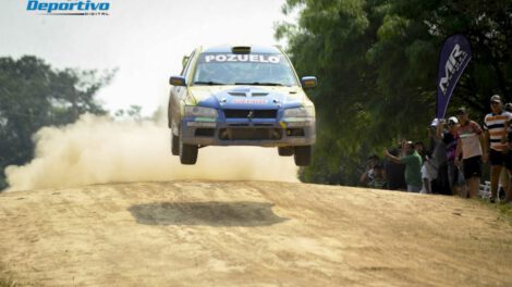Rally Santa Cruz con Roberto Saba y Mariano Aguilera en el podio