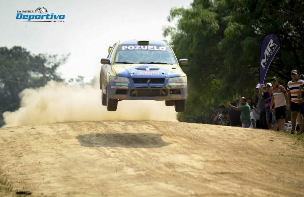 Rally Santa Cruz con Roberto Saba y Mariano Aguilera en el podio
