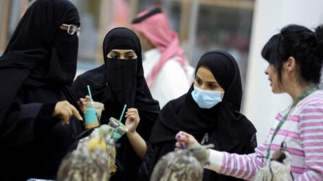 Arabia Saudí sentencia a 45 años de prisión a una mujer por opinar en Twitter