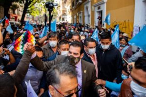 Manfred Reyes Villa a su salida del Tribunal Departamental de Justicia