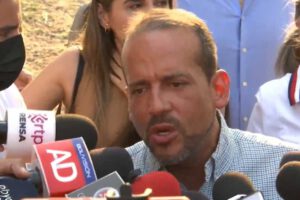 Luis Fernando Camacho se defiende en libertad por la compra irregular de un carro bombero