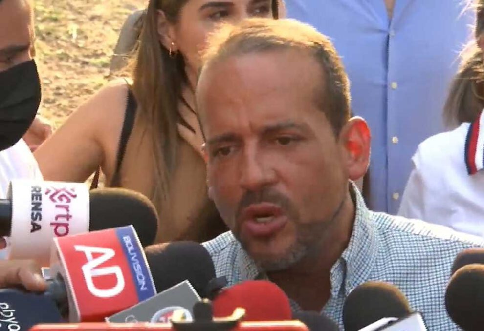 Luis Fernando Camacho se defiende en libertad por la compra irregular de un carro bombero