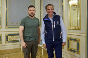 Zelensky critica a la OIEA por no exigir el abandono de las tropas rusas en Zaporizhzhia