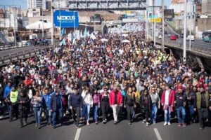 Marcha en repudio a ataque contra Fernández