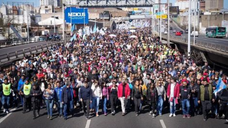 Marcha en repudio a ataque contra Fernández