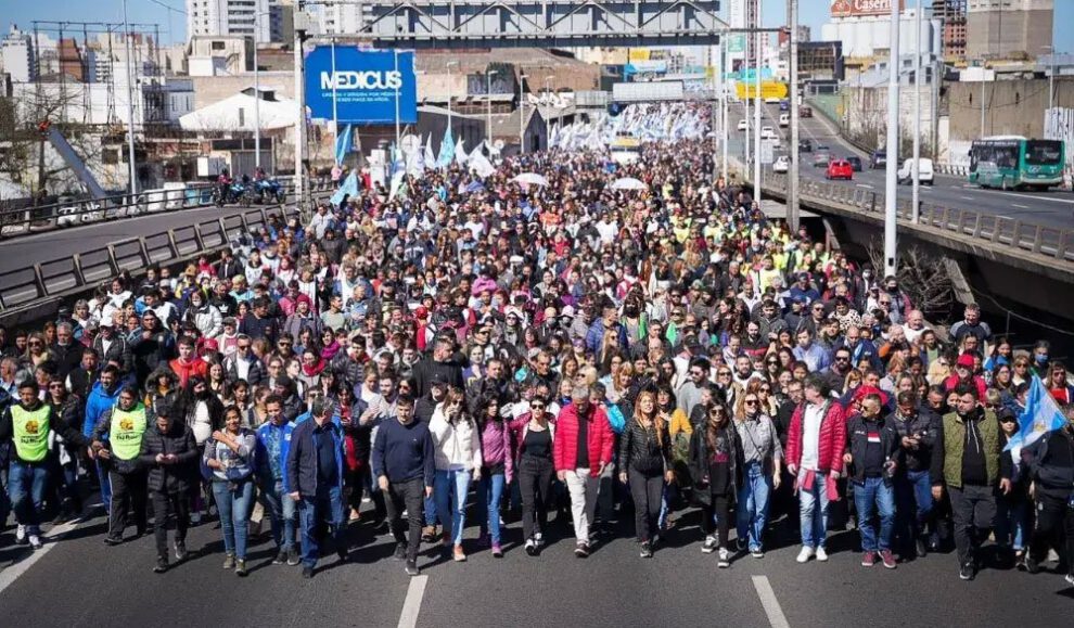 Marcha en repudio a ataque contra Fernández