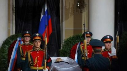 Guardia de honor ante el féretro de Mijaíl Gorbachov
