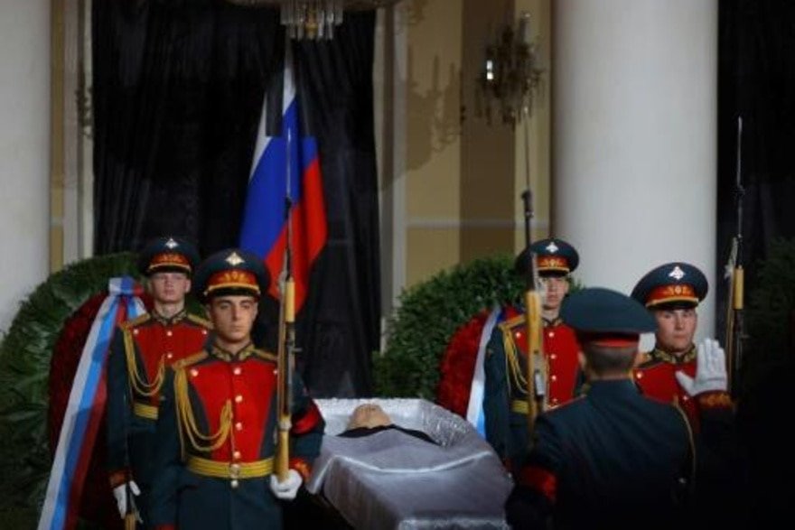 Guardia de honor ante el féretro de Mijaíl Gorbachov