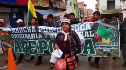 Cocaleros de Yungas marchan hacia La Paz para exigir el cierre del mercado paralelo