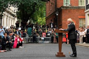 Boris Johnson se despide en Downing Street