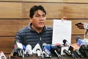 Héctor Arce en conferencia de prensa sobre corrupción en Obras Públicas