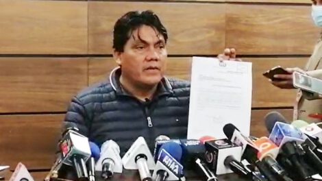 Héctor Arce en conferencia de prensa sobre corrupción en Obras Públicas